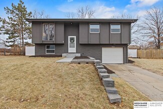 14008 Barretts Dr, Omaha, NE 68138