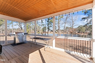 989 Sampson Acres Dr, Clinton, NC 28328