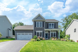 8 Rysedorph Ln, East Greenbush, NY 12144