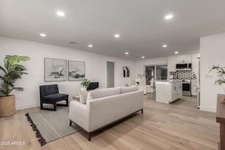 1132 N 74th St, Scottsdale, AZ 85257