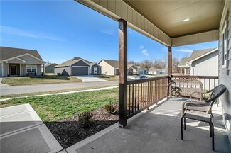 408 NE Chestnut Ct, Oak Grove, MO 64075