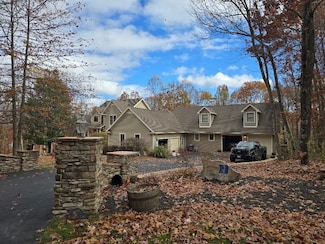220 Whispering Ln, Fayetteville, WV 25840