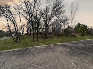 3115 Laurel St S, Cambridge, MN 55008
