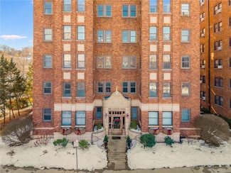 807 W 48th St Unit 404, Kansas City, MO 64112