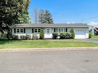 5 W Edgewater Dr, Fulton, NY 13069