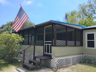 250 Bobby Cato St, Apalachicola, FL 32320