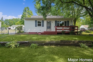 228 Leroy St SW, Grand Rapids, MI 49548