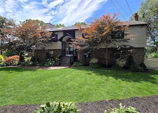 10 Canoe Place, Ronkonkoma, NY 11779