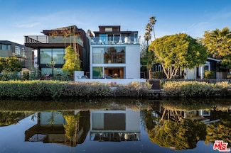 453 Sherman Canal, Venice, CA 90291
