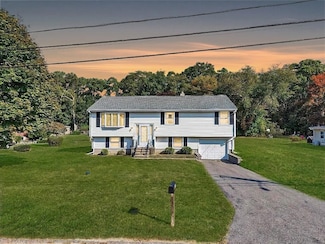 100 Furey Ave, Tiverton, RI 02878