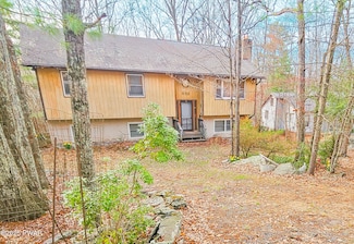 133 Pebble Rock Rd, Lackawaxen, PA 18435