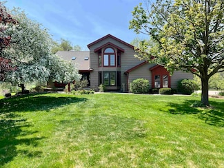 86 Ledgebrook Dr, Fond Du Lac, WI 54935