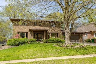 2012 69th St, Windsor Heights, IA 50324