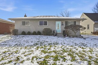 23824 Lakewood St, Saint Clair Shores, MI 48082