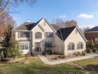 5760 Kugler Mill Rd, Cincinnati, OH 45236