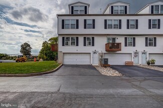 2 Riverwatch Ct, Essington, PA 19029