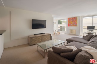 927 N Kings Rd Unit 303, West Hollywood, CA 90069
