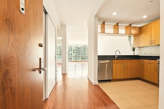 1 Shore Ln Unit 2210, Jersey City, NJ 07310