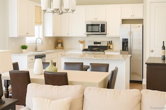 7 Grandview Cir Unit 69, White Lake, MI 48386