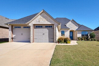 331 Paddle Boat Dr, Granbury, TX 76049