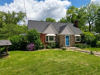 1060 Magnolia Dr, Washington, PA 15301