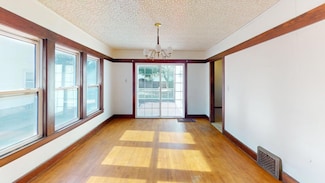 928 N 16th St, Manitowoc, WI 54220