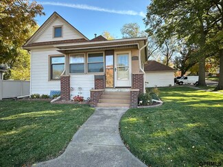606 E 14th St, Crete, NE 68333