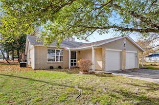 1300 Rolling Oaks Dr, Rogers, AR 72756