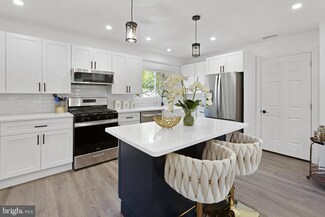 27 Stockton Ave, Jamesburg, NJ 08831