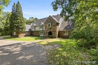 735 Prairie Creek Rd, Ionia, MI 48846