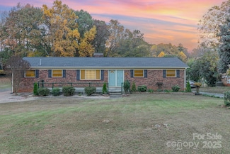 9716 Sunway Dr, Mint Hill, NC 28227