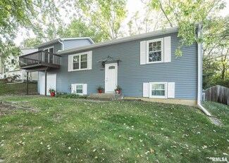 320 N 2nd St, Le Claire, IA 52753