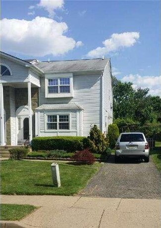 51 Hannah Dr, Dayton, NJ 08810