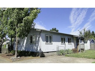 140 S 52nd Place, Springfield, OR 97478