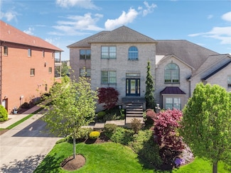 1043 Blackthorne Dr, Jeannette, PA 15644