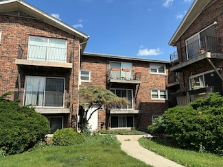 4545 Prescott Ave Unit 206, Lyons, IL 60534