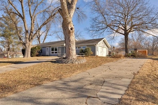 818 N E St, Indianola, IA 50125