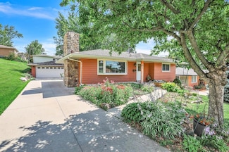 2445 E Tiffin Ave, Des Moines, IA 50317