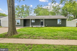 119 Oaktree Dr, Levittown, PA 19055