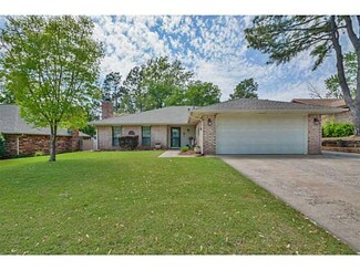 2812 Raintree Cir, Norman, OK 73072