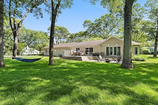 2360 Marlene Ln, Mattituck, NY 11952