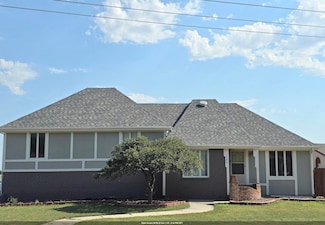 100 W 33rd St, Hays, KS 67601