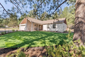 60781 Country Club Dr, Bend, OR 97702