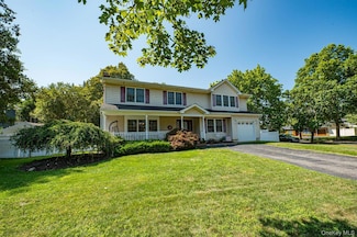 46 Plane Tree Ln, Saint James, NY 11780