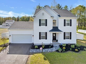 38 Winterberry Ln, Fort Edward, NY 12828
