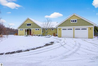 9400 E Creekside Trail, Traverse City, MI 49684
