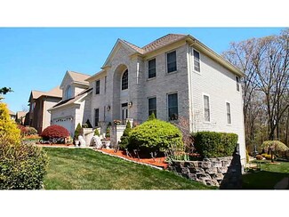 17 Susan Dr, Cumberland, RI 02864