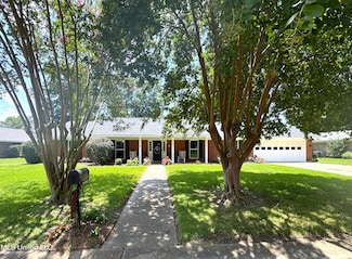4 Sun Ct, Natchez, MS 39120