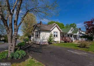 20 W Forrestview Rd, Brookhaven, PA 19015