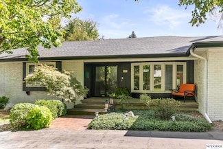 8731 Douglas St, Omaha, NE 68114